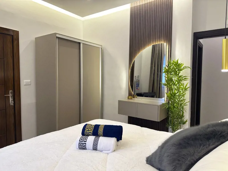Mecca Street - One Room with Balcony