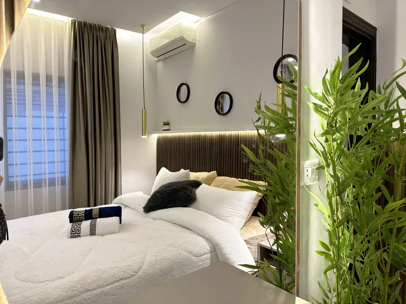 Mecca Street - One Room with Balcony